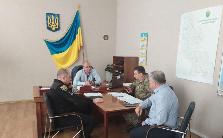 В Україні з 24 лютого 2022 року триває воєнний стан та загальна мобілізація. Районні військові адміністрації спільно з територіальними центрами комплектування забезпечують виконання мобілізаційних планів на відповідної території