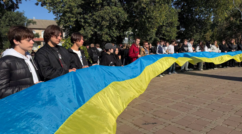 Незламність, що повертається додому: у Роздільній вшанували захисників та зустріли звільненого з полону героя Незламність, що повертається додому: у Роздільній вшанували захисників та зустріли звільненого з полону героя